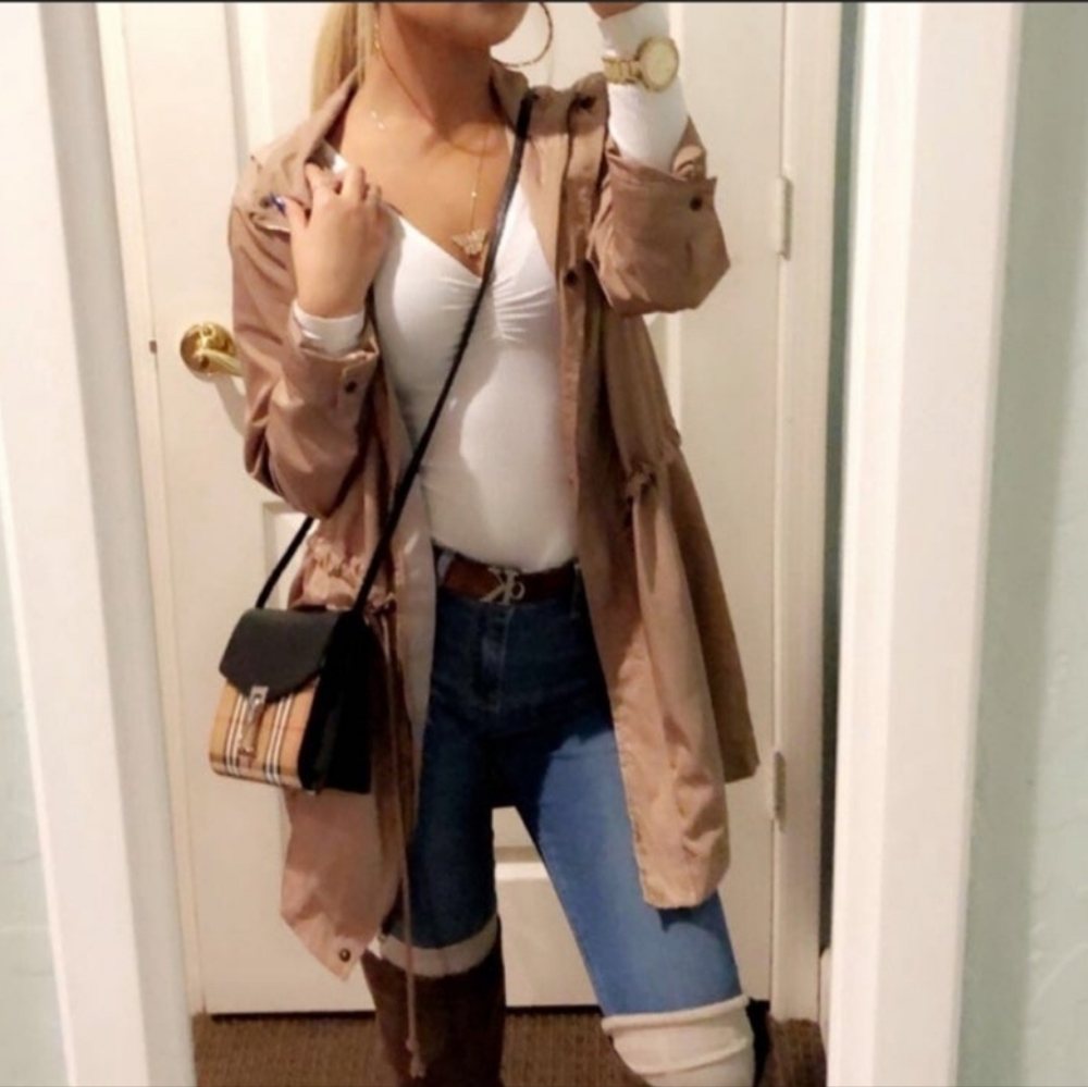 Burberry Macken Crossbody Bag - Picture 10 of 13